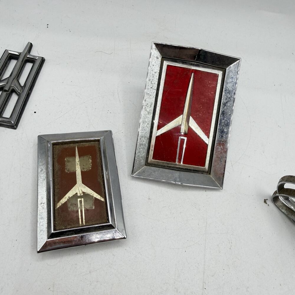 Vintage Oldsmobile Emblem Ornament Rare Lot Bulk Car Part Hood Ornament Logo - Picture 10 of 16
